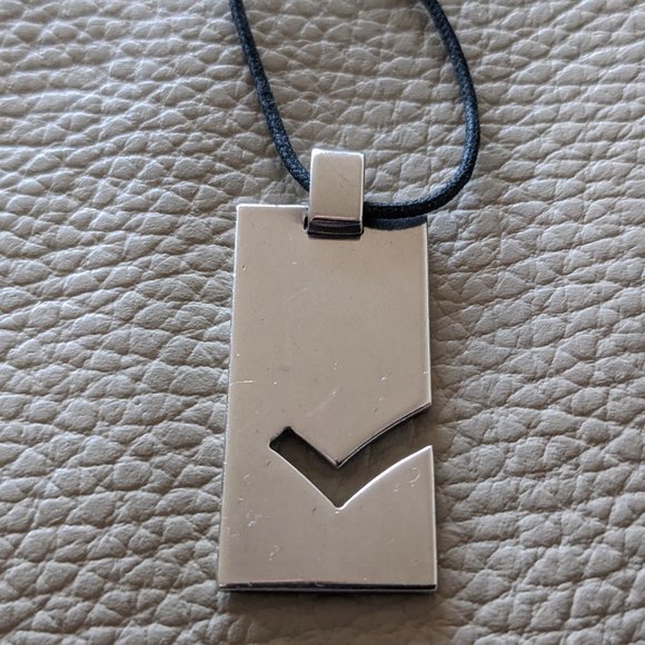 Gucci Aries Pendant Necklace - Picture 2 of 2